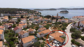 Apartments with a parking space Hvar - 15706
